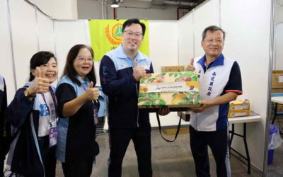 王瑞德副縣長致贈特色水果禮盒 東道主慰勞全障運各縣市代表團