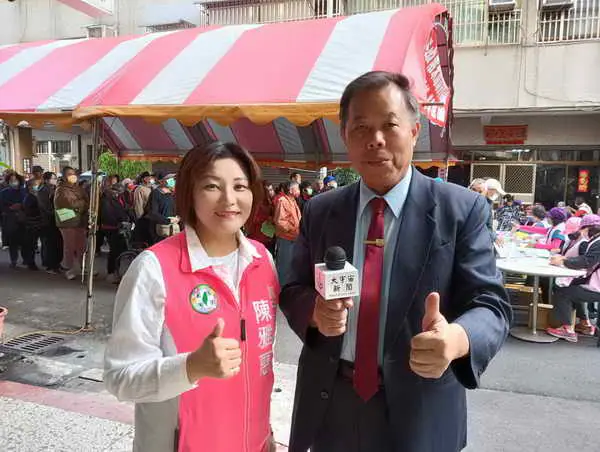 現場揮毫寫春聯 送春聯活動1