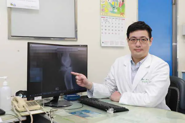 男童骨折併生長板受損 復位固定術復原1