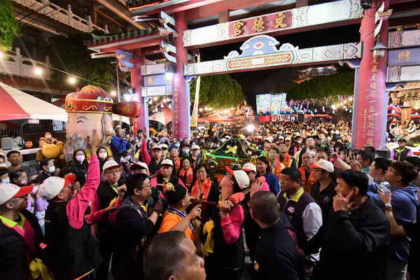白沙坑迎燈排文化節連續3天迎燈排繞境 祥龍瑞氣慶元宵1