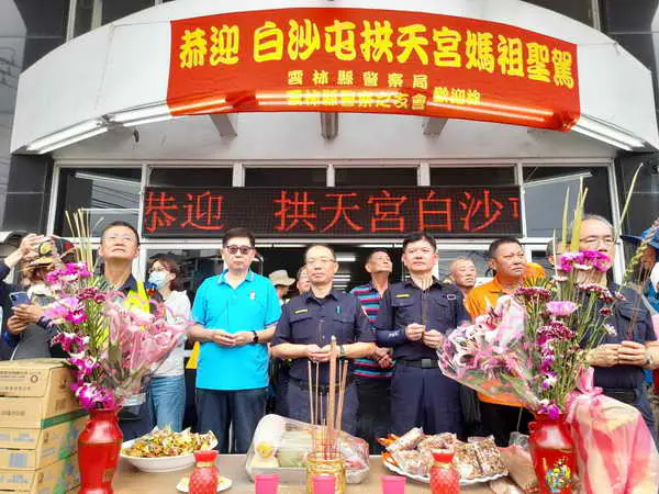 白沙屯媽祖5日進入斗六 警方出動員警與民防隊指揮交通1