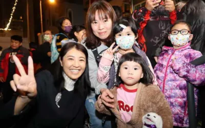 百年南投戲院化身千禧復古風薑餅屋璀璨點燈