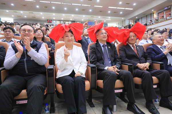盧市長出席朝陽科大30周年慶 感謝並肩推動市政