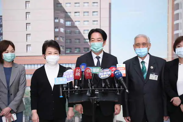 盧市長陪同總統關懷新光三越氣爆傷者 中市府