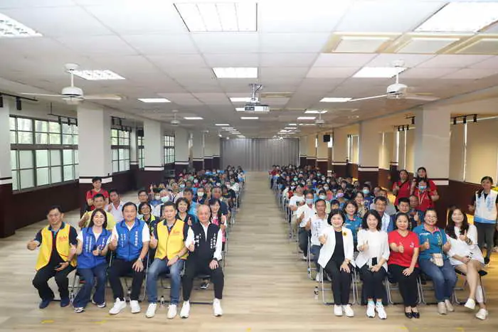 福德巧新基金會發放獎學金助學 縣長張麗善