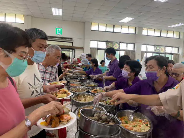秋節會餐Buffet享佳餚 長輩大讚新奇又美味