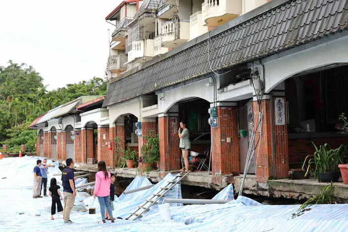 竹山鴻囍別墅社區道路坍陷 許淑華縣長會勘允全力搶險並專案復建1