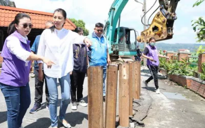 竹山鴻囍別墅社區道路塌陷成災 許縣長會勘搶險進度並發放慰問金