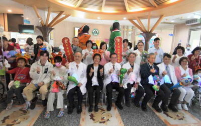縣長媽媽關懷住院兒童 歡樂龍龍互動迎新年
