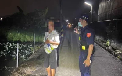 老翁駐足路邊長達5小時 草屯暖警憑胸牌助返家