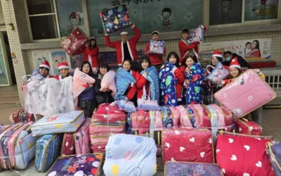 胡珊珊號召親友扮聖誕老人 送雲林家扶300床棉被