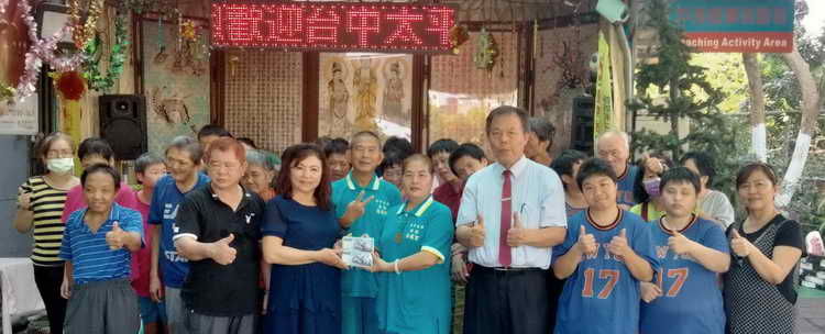 臺中太平慈鳳宮宮主李添發 主持黃素莉宏揚母娘精神慈悲濟世教化世人功德無量1