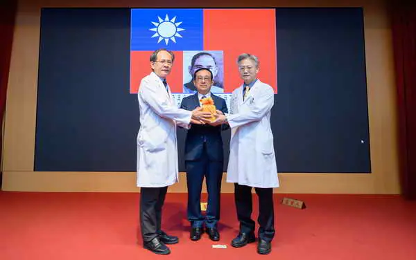 臺中榮總院長陳適安屆退 傅雲慶榮陞1