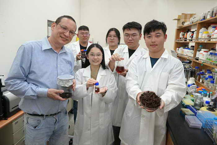 茶改場攜手大葉大學生醫系 紅茶茶渣變身美妝原料