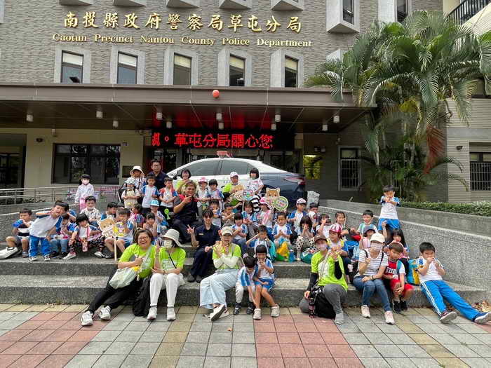 草小附幼參訪草屯警分局 多元宣導寓教於樂獲好評1