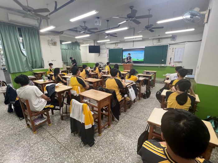 草屯警防詐列車前進校園1