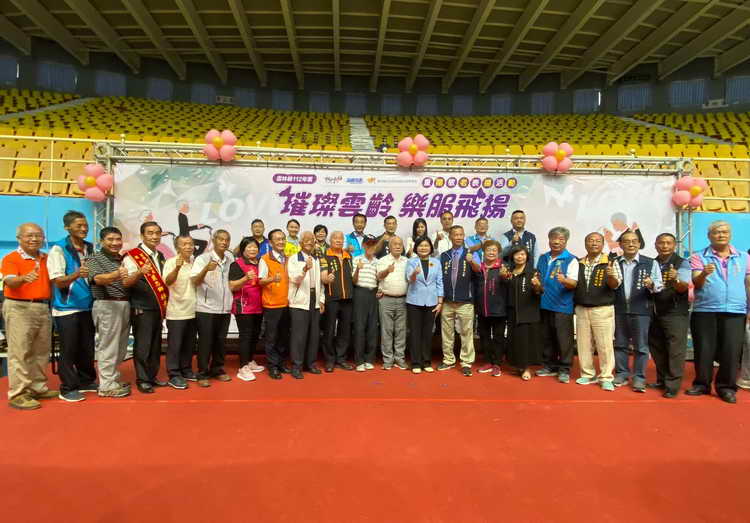表揚21位模範老人及21對鑽石婚夫妻楷模 張麗善縣長祝福長者們重陽快樂