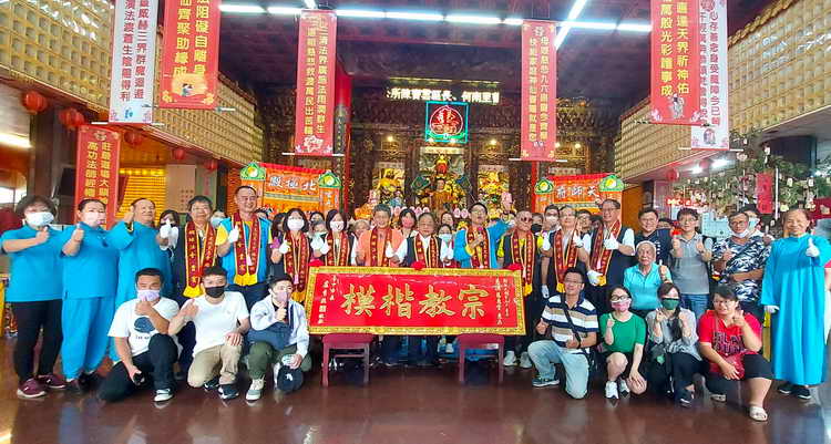 西屯慈德慈惠堂熱心公益造福鄉里 中市府贈匾1