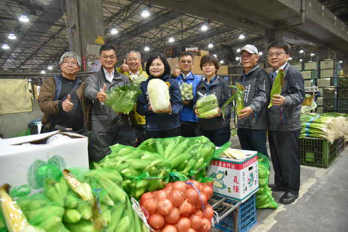 西螺果菜市場供貨價格均穩定 張麗善縣長 食魚食肉也著菜佮 健康過好年1
