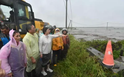 視察大城鄉颱風天淹水 勸離安置危險地區村民