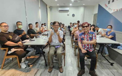 視障歌手張振華現身虎尾就業中心 為失業者分享生命歷程