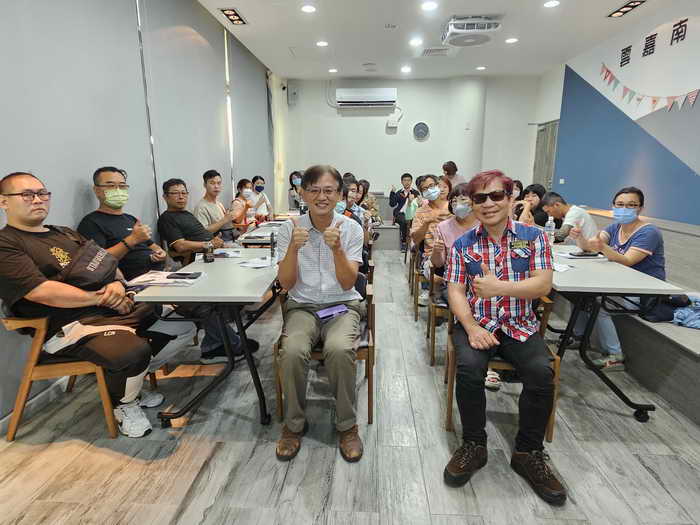 視障歌手張振華現身虎尾就業中心 為失業者分享生命歷程1