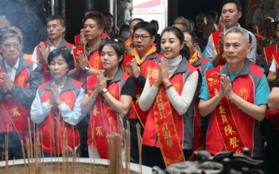 許縣長參與受天宮擔米糕桃祝壽及開香揭桃儀式