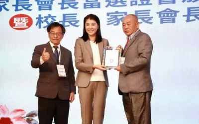 許縣長頒發家長會長當選證書 感謝家長會支持協助