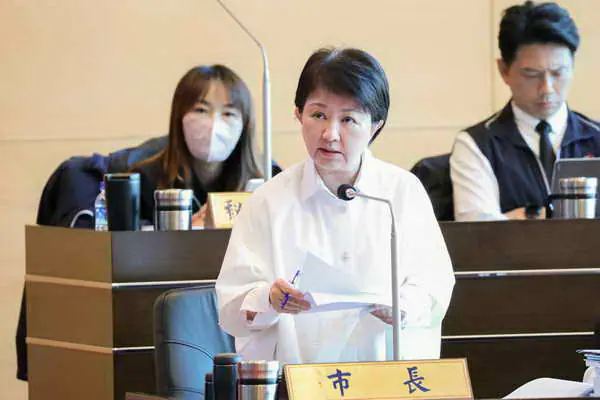 議員質疑學校同意員警進校帶走小六生爭議 盧市長
