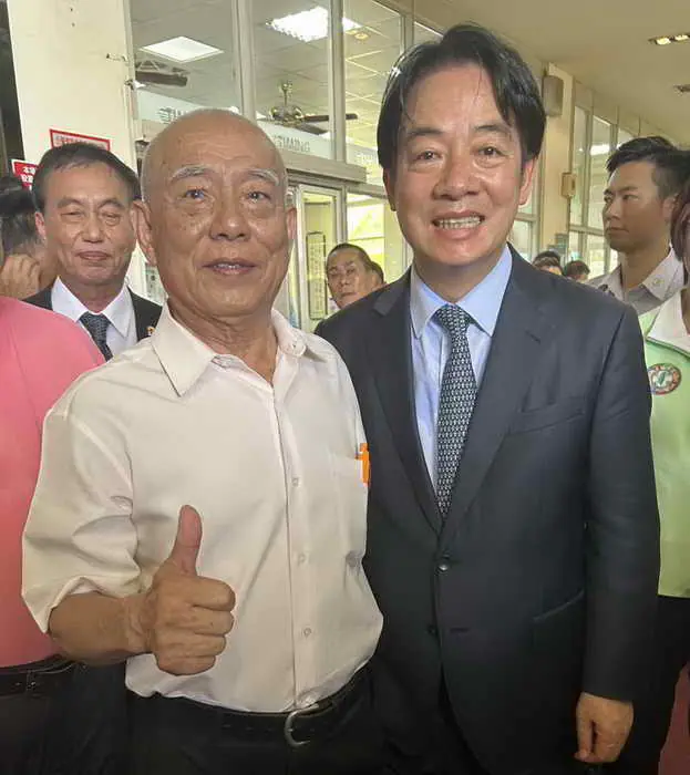 賴清德總統蒞臨玻璃媽祖廟台灣護聖宮參拜 展現對地方文化的支持1