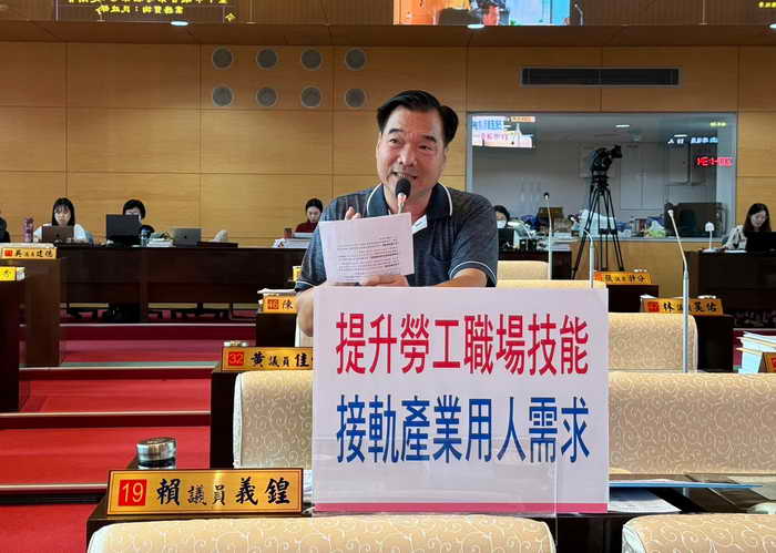 賴議員義鍠民政委員會業務質詢中表示勞工局要積極