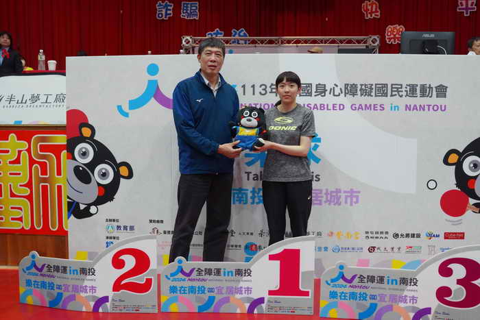 賽事首金牌 臺中桌球手