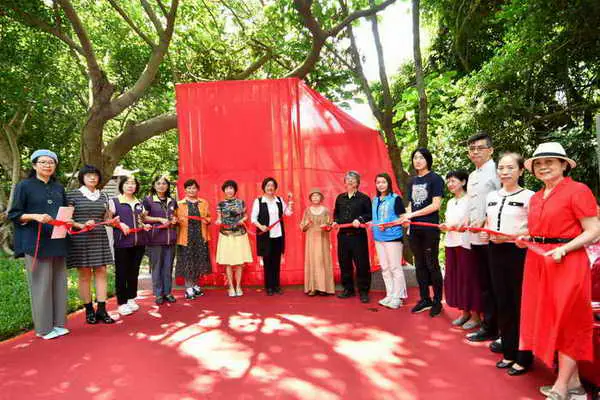 跨語世代重要詩人 林亨泰 八卦山文學步道紀念詩亭揭幕1