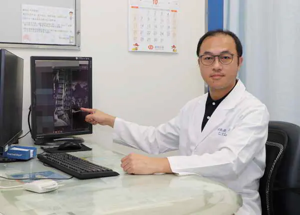 退休男雙腳麻木無力 竟是1