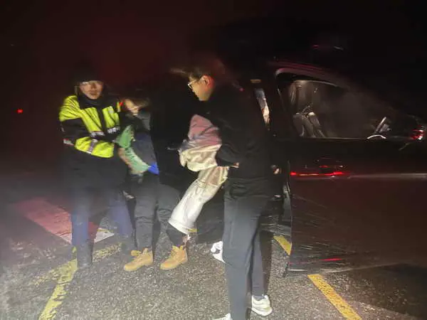 遊客疑似高山症發作 仁愛警即刻救援1