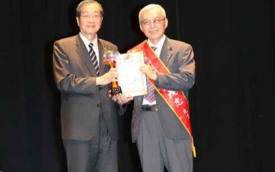 醫本初心、滿腔教育熱忱∼中國醫藥大學醫學院沈戊忠講座教授榮獲今年全國最高榮譽傑出教師「弘道獎」表揚,足為杏壇楷模