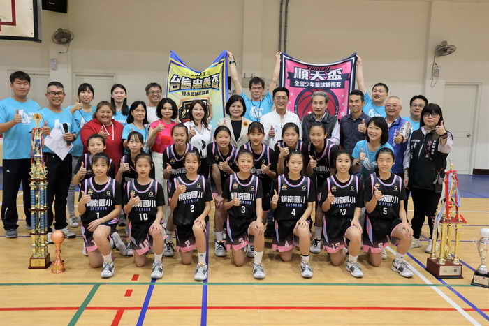 鎮南國小順天盃籃球賽榮獲國小女童組冠軍 張麗善縣長嘉勉表揚雲林小將1