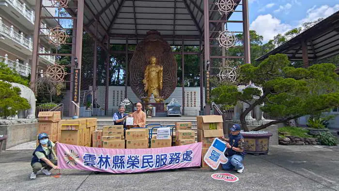 鎮國寺捐贈雲林縣榮服處物資關懷榮民 眷