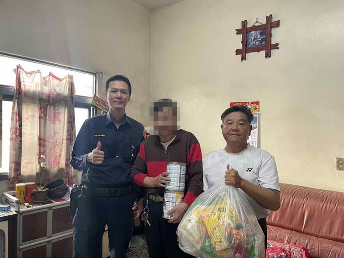 關懷轄區弱勢族群不間斷 警民合作發送物資寒冬送暖1