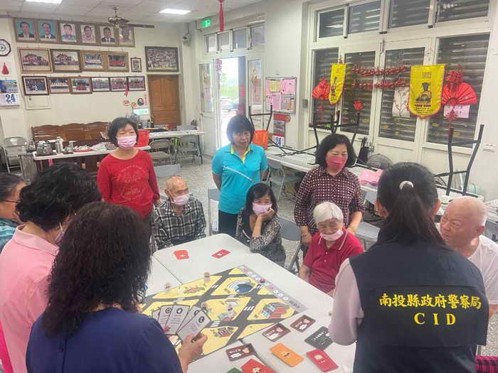 防詐桌遊到隘寮 草屯警宣導樂此不疲1