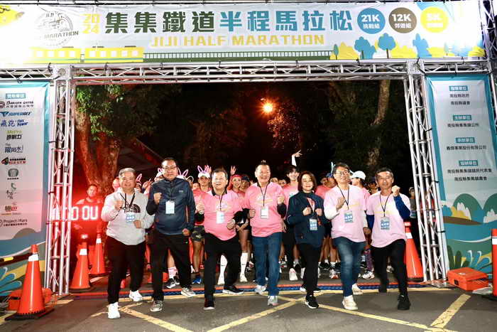 集集鐵道半程馬拉松起跑 2000跑友熱情挑戰