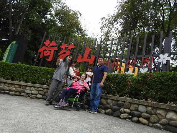 雲林古坑桐花經一場雨後已經掉落滿地然而依然是健走森林浴之好去處1