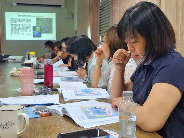 雲林家扶九位家長學習第二專長獲NAHA認證芳療師證照
