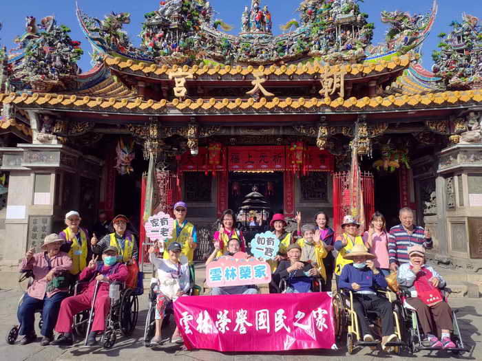 雲林榮家長輩北港燈會賞燈趣 慶元宵1
