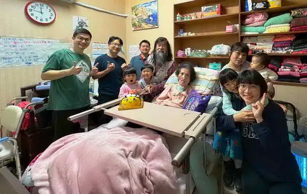 雲林縣政府新聞處退休之張起凰過他75歲生日受大家之祝福由衷感謝1