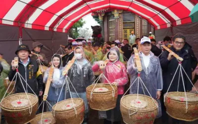 馬鳴山鎮安宮遶境吃飯擔萬人齊聚吃平安 傳承發揚五年千歲信仰民俗文化