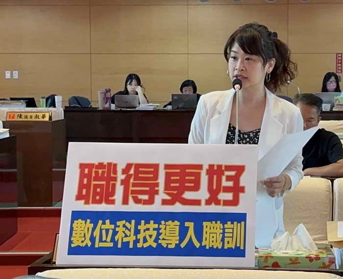 黃佳恬議員關切勞工